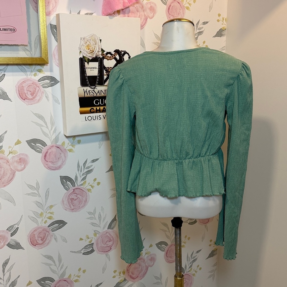 Urban Outfitter Women Small Green Crop Flared Long Sleeve Top Blouse, V Neck - Picture 2 of 3